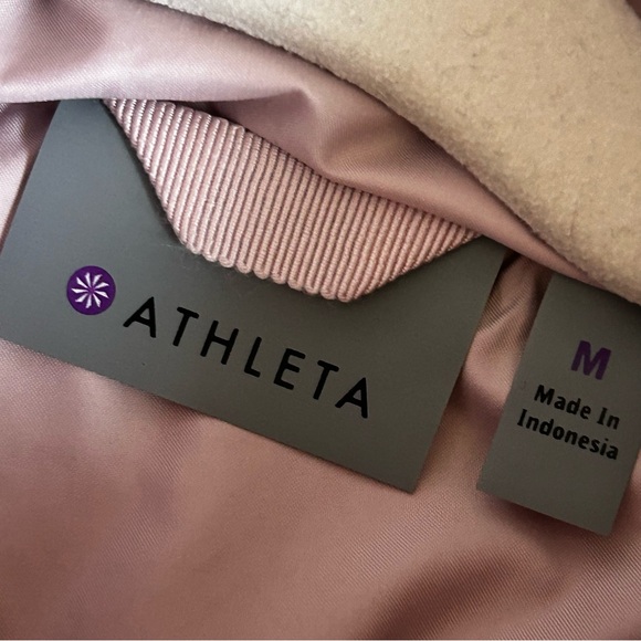 🩷ATHLETA PINK QUILTED VEST RESPONSIBLE DOWN WINTER SPRING CASUAL SIZE MEDIUM - Picture 9 of 10